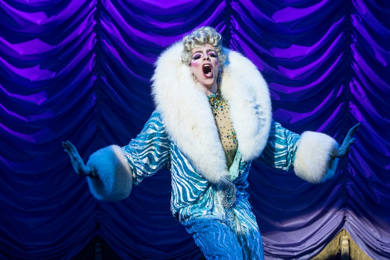 La Cage aux Folles lighting design by Jason Lyons, Signature