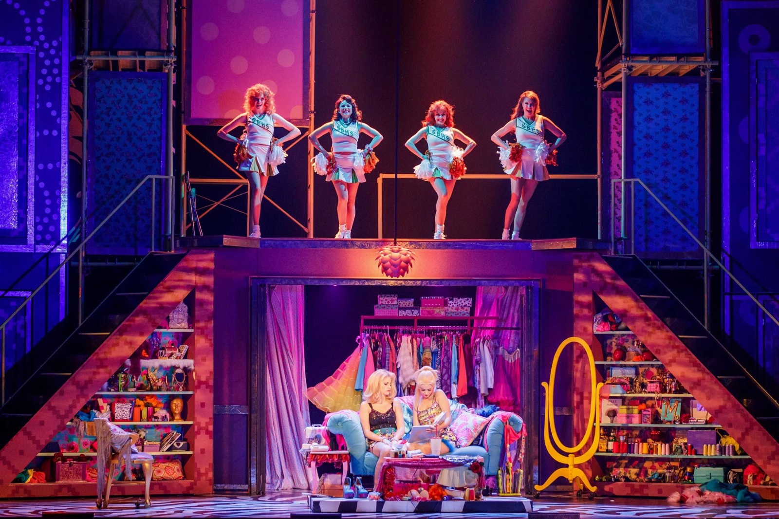 Romy & Michele ... lighting design by Jason Lyons, 5th Avenue