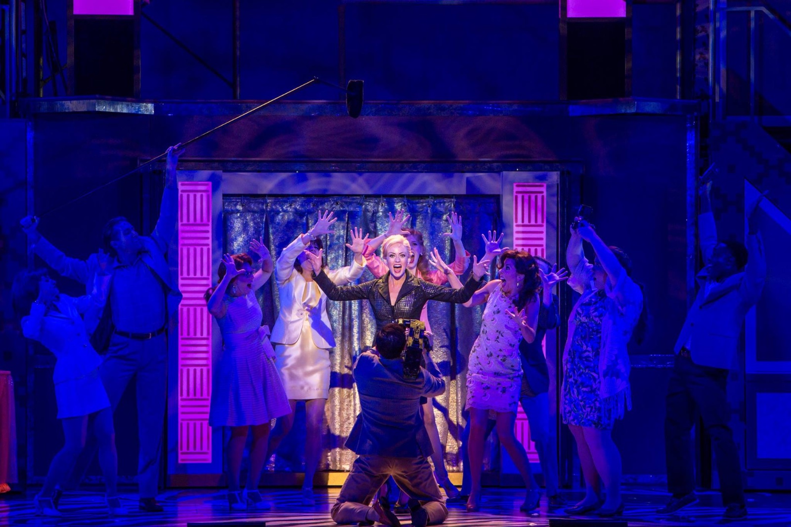 Romy & Michele ... lighting design by Jason Lyons, 5th Avenue