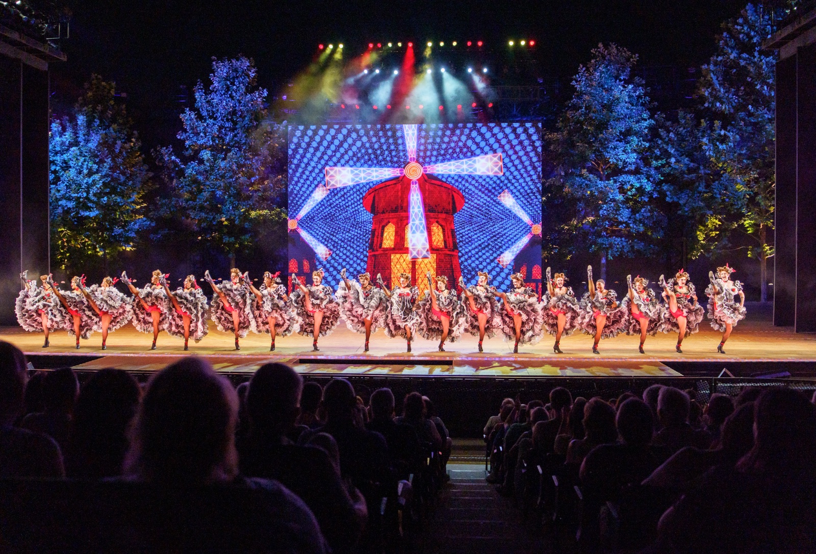 La Cage aux Folles lighting design by Jason Lyons, The Muny