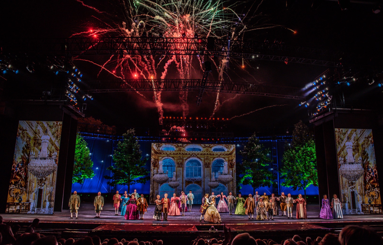 Beauty & the Beast lighting design by Jason Lyons, The Muny
