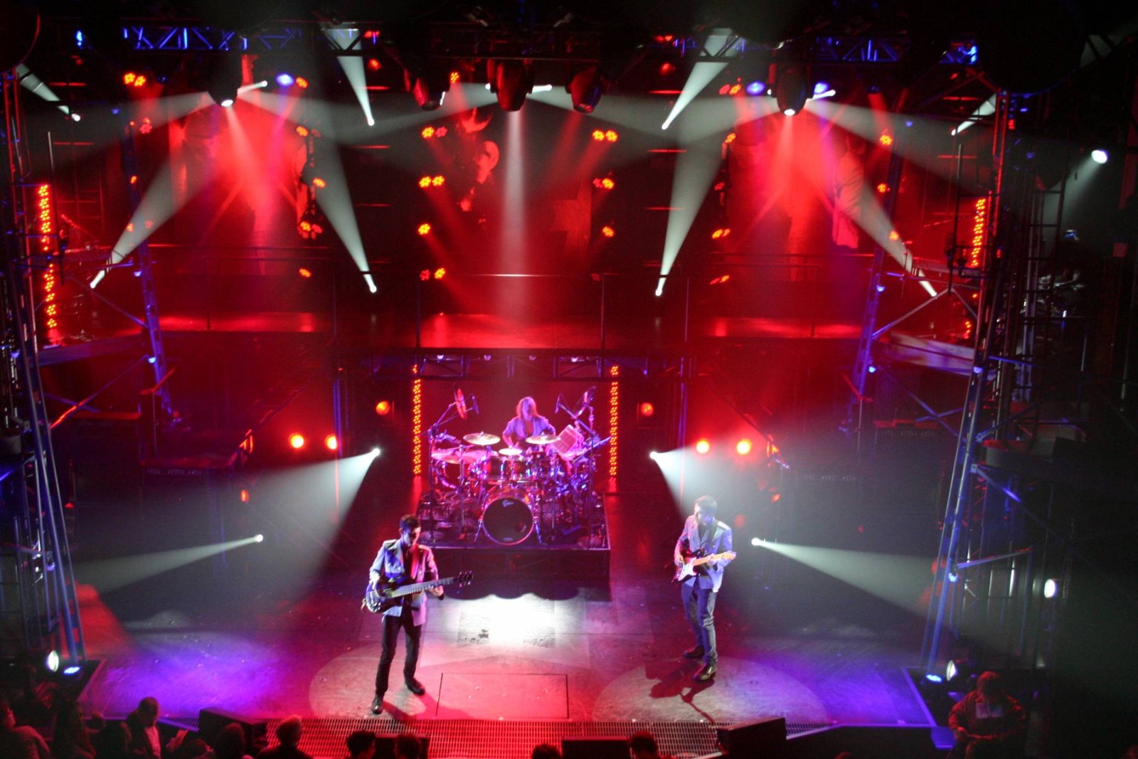 White Noise lighting design by Jason Lyons, The Royal George 
